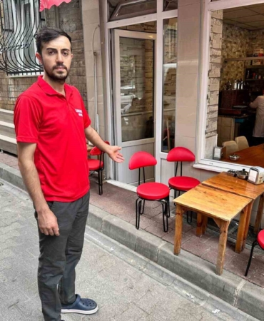 Fatih’te inanılmaz kaza kamerada: Fenalaşınca yere düşen adamın üzerinden otomobil geçti