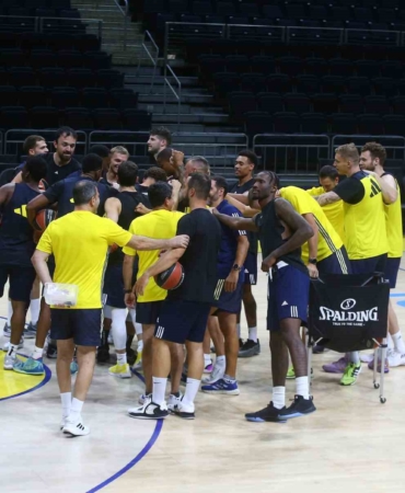 Fenerbahçe Erkek Basketbol Takımı, yeni sezonun ilk antrenmanını yaptı