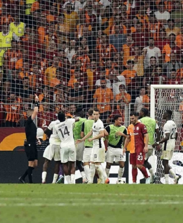 Fernando Muslera kırmızı kart gördü