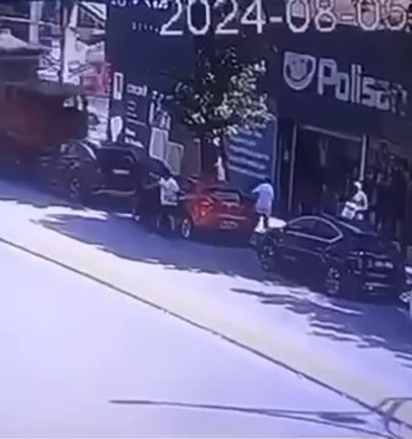 Freni boşalan kamyon dehşet saçtı: O anlar kamerada