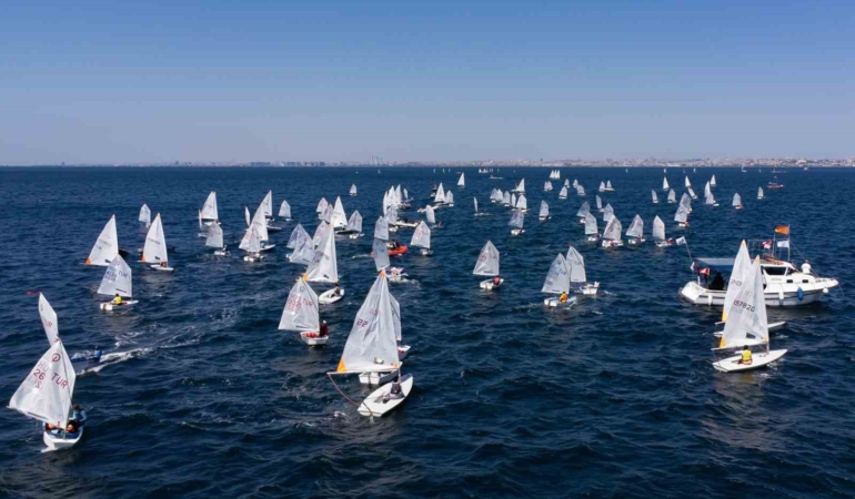 Geleceğin yelkencileri, Marmara Denizi’nde unutulmaz bir görsel şölen sundu