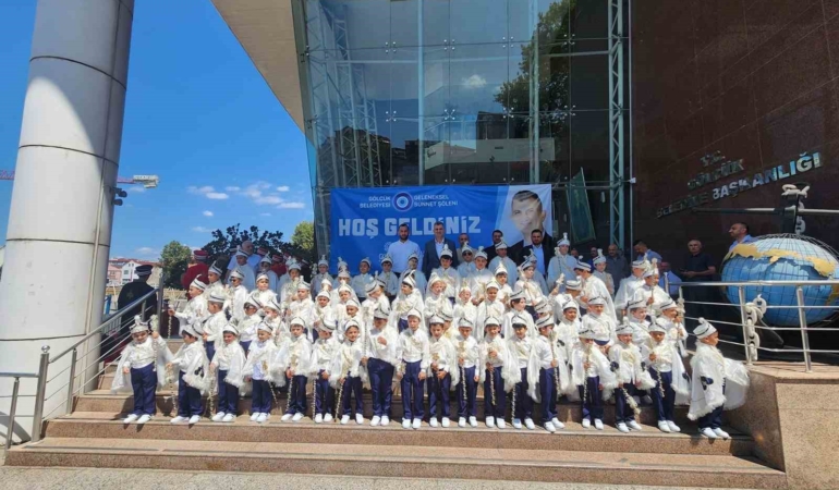 Gölcük’te 78 çocuğa sünnet şöleni düzenlendi