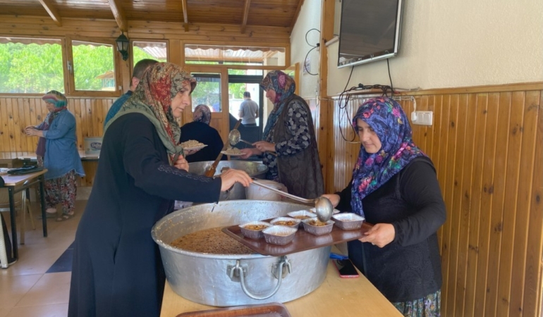 Gölpazarı Öğretmenevi Müdürlüğü’nden aşure ikramı