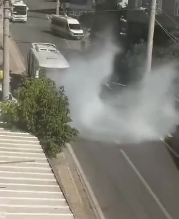 Halk otobüsünde çıkan yangın korkuttu