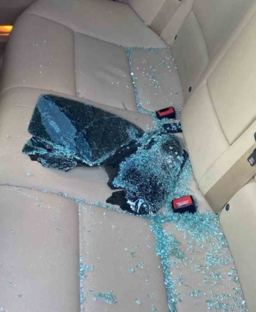 Hayalet ekran hırsızlığı: Otomobilin camını kırıp çaldılar