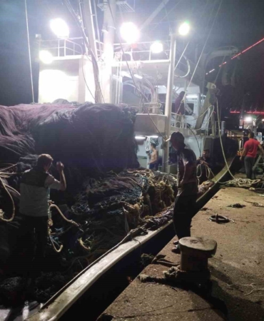 Hazırlıklarını tamamlayan balıkçılar "Vira Bismillah" diyerek denize açıldı