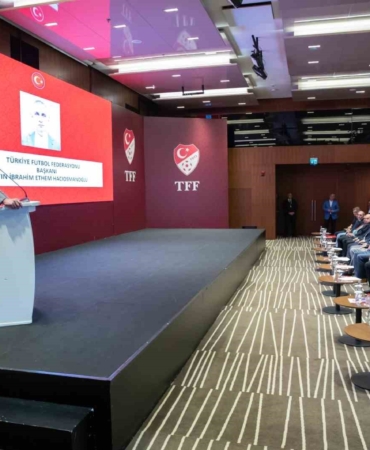 İbrahim Hacıosmanoğlu: "Bizim futbola barış ve kardeşliği getirmemiz lazım"