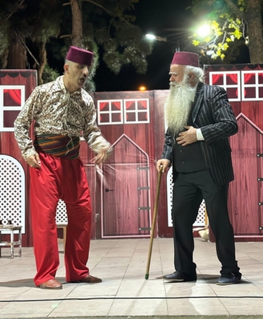 İnegöl Belediyesi Şehir Tiyatrosu komşu ilçeye konuk oldu