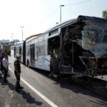 İstanbul Valiliğinden metrobüs kazası açıklaması: 1 ölü, 38 yaralı