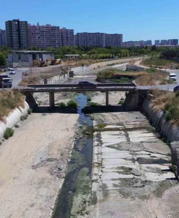 İstanbul’da Ayamama Deresi’nde koku ve kirlilik sorununa vatandaşlardan tepki