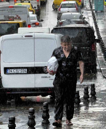 İstanbul’da sağanak yağış etkili oluyor