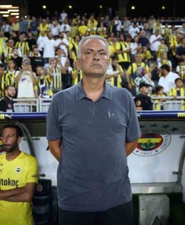 Jose Mourinho, kazanan kadroyu bozmadı