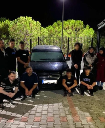 Kaçan araçtan 11 kaçak, bir organizatör yakalandı