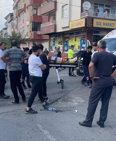 Kamyonet ile motosikletli kurye çarpıştı: 1 yaralı