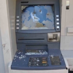 Kartal’da ATM’ye çekiçle böyle saldırdı