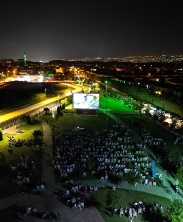 Kartepe’de açık havada sinema keyfi