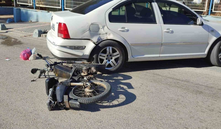Keşan’da otomobil ile çarpışan motosiklette 2 kişi yaralandı
