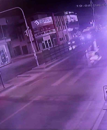 Kırmızı ışıkta karşıya geçmek isterken canından oluyordu