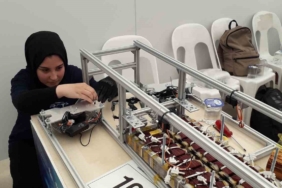 Kıyasıya rekabet: Gençler hyperloop yarışmasında ter döküyor