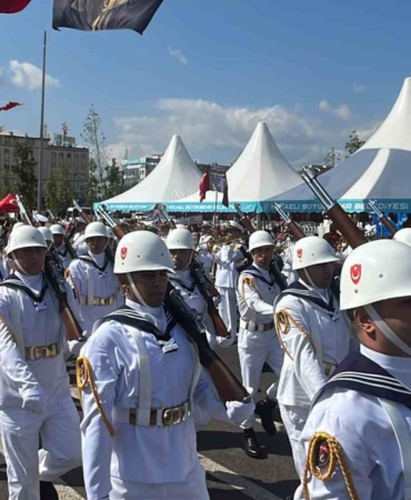 Kocaeli, Sakarya ve Düzce’de geçit törenleri göğüs kabarttı