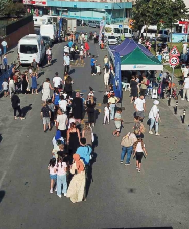 Küçükçekmece Belediyesi 18 mahallede yüzlerce çocuğu oyunla buluşturdu