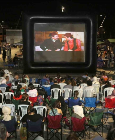 Küçükçekmece’de açık hava sinema günlerine yoğun ilgi