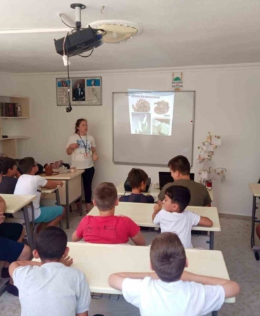 Kur’an-ı Kerim kursunda öğrencilere ağız ve diş sağlığı eğitimi