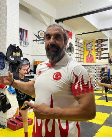 Lakabını resmi kimliğine taşıdı: MMA Dünya Şampiyonu Hakan İtmiş, "Rambo Hakan" oldu