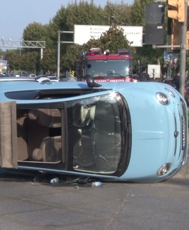 Maltepe’de kontrolden çıkan otomobil yan yattı