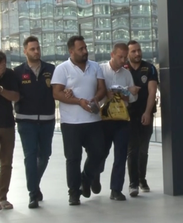 Metrobüs kazasında gözaltına alınan 3 kişi adliyeye sevk edildi