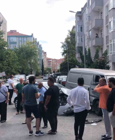 Minibüsle otomobil çarpıştı: 1 yaralı