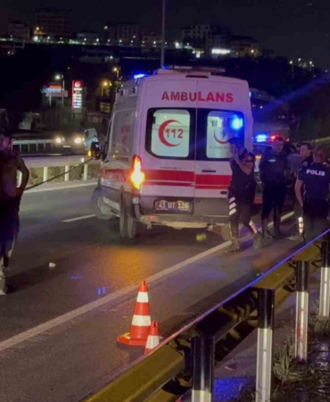 Motosiklet hafif ticari araca çarptı: 1 ölü, 1 yaralı