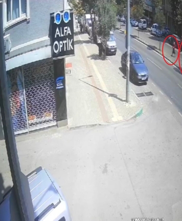 Motosiklet sürücüsünün çarptığı yaşlı kadın hayatını kaybetti...O anlar kamerada