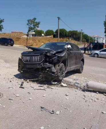 Motosikletle çarpışan Togg kullanılmaz hale geldi