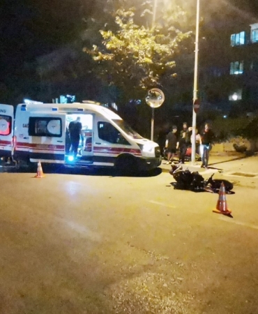 Mudanya’da motosiklet otomobile çarptı: 2 yaralı