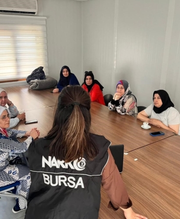 Narkotik polisleri vatandaşları bilgilendirdi