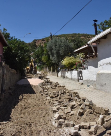 Osmangazi Mahallesinde bozuk yollar çözüme kavuştu