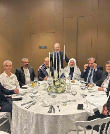 Osmanoğlu ve Öztürk ailelerinin mutlu günü