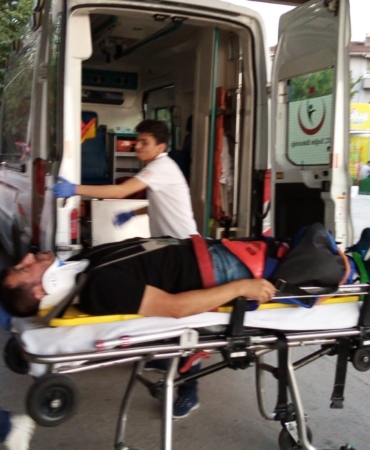 Otomobil ile motosiklet çarpıştı: 4 yaralı