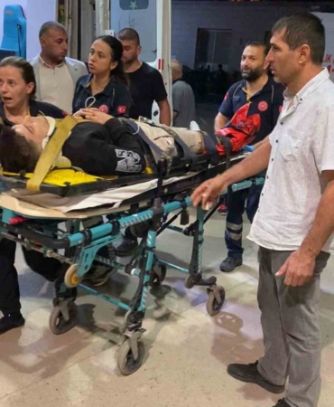 Otomobil ile motosiklet kafa kafaya çarpıştı: 2 ağır yaralı