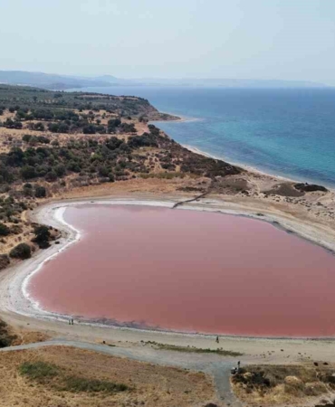 (Özel) 2 bin yıllık antik liman kalpli pembe göle dönüştü
