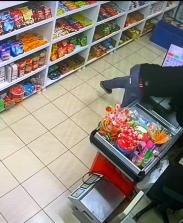 (Özel) Önce evi soydu, sonra marketi...Önce kamera sonra polise yakalandı