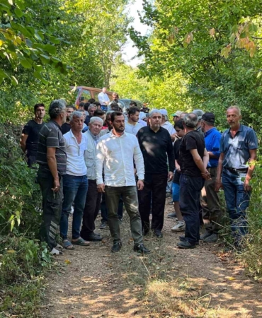 (Özel) Uludağ’ın eteğinde suyun kaynağında susuz kalan köylüler, eylem yaptı boruları kesti