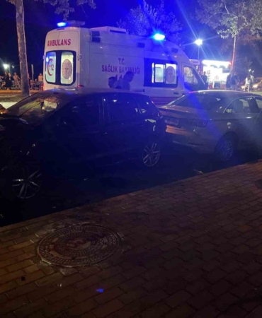 Park halindeki araçlara çarptı: 1 yaralı