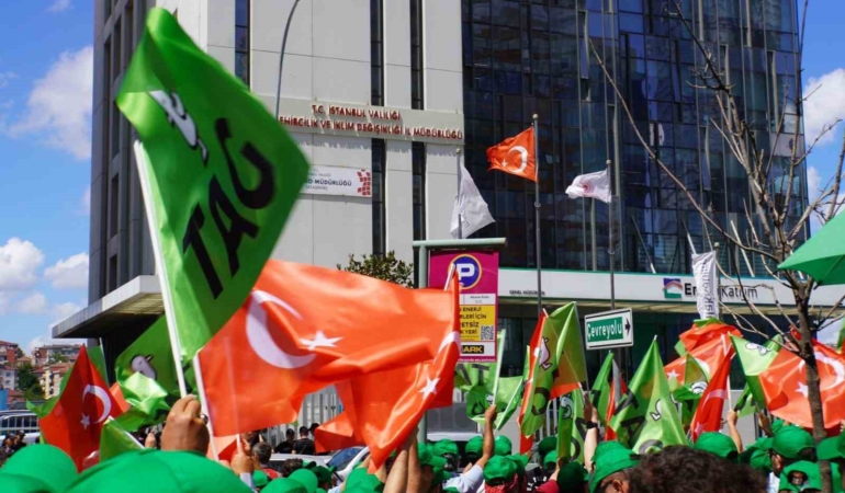 ’Paylaşımlı Yolculuk’ Yönetmeliği için toplanan 376 bin imza Çevre ve Şehircilik İl Müdürlüğü’ne teslim edildi