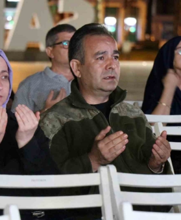 Saatler 03.02’de eller semaya açıldı