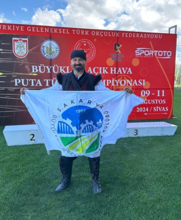 Sakarya Büyükşehirli sporcu okçulukta Türkiye üçüncüsü oldu