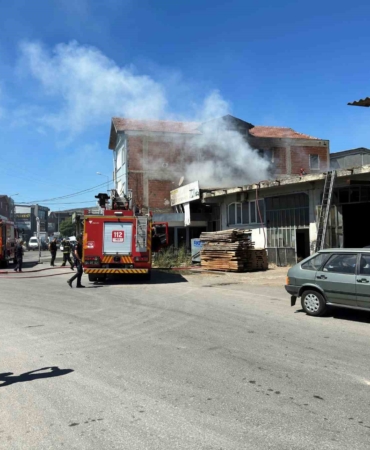 Sakarya’da korkutan yangın: Bölgeye çok sayıda itfaiye sevk edildi