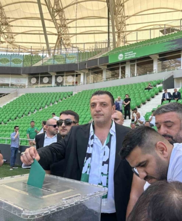 Sakaryaspor Kulüp Başkanı İn, görevinden istifa ettiğini duyurdu