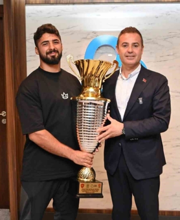 Şampiyondan Başkan Akın’a ziyaret